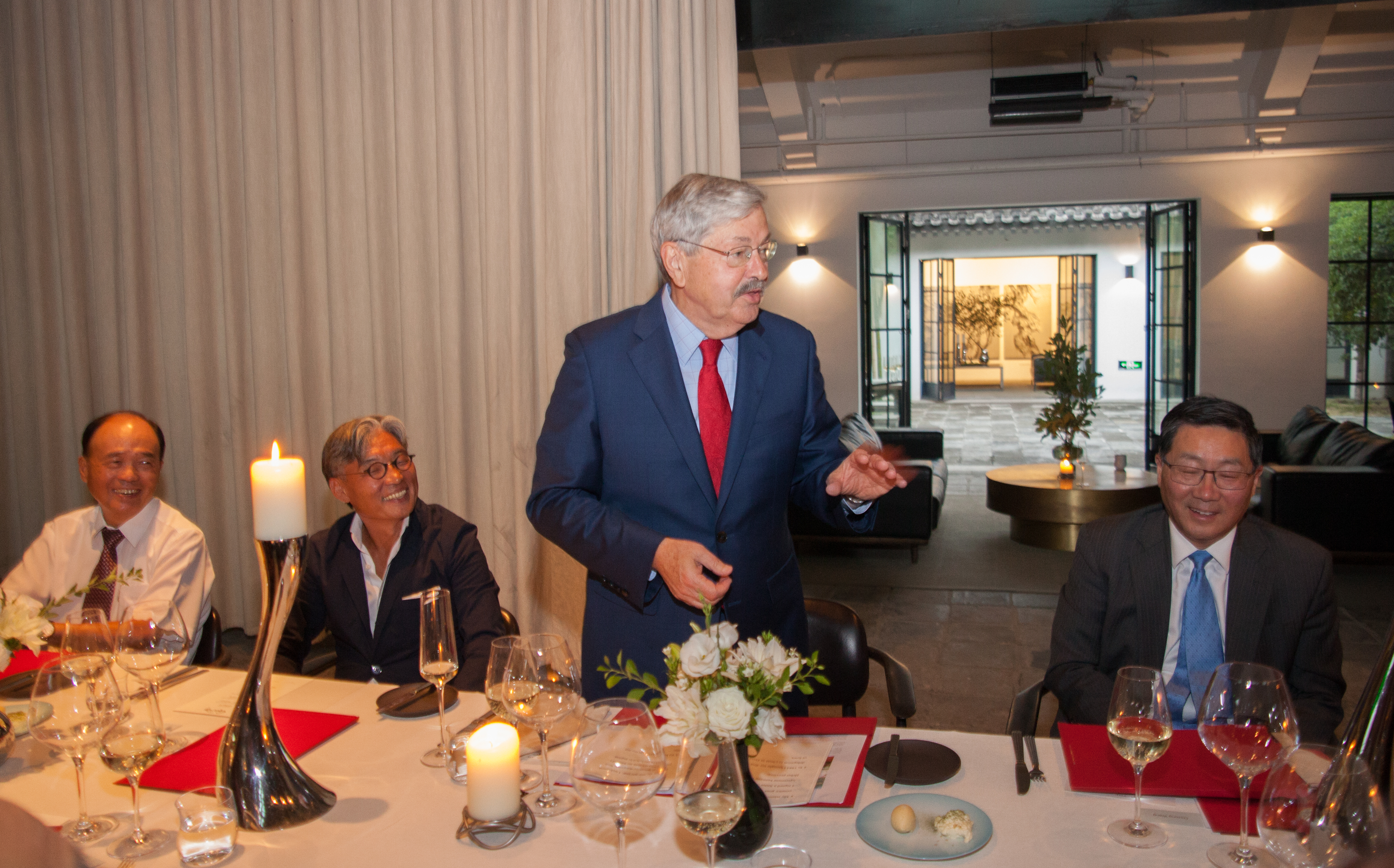 Ambassador Branstad speaks to guests