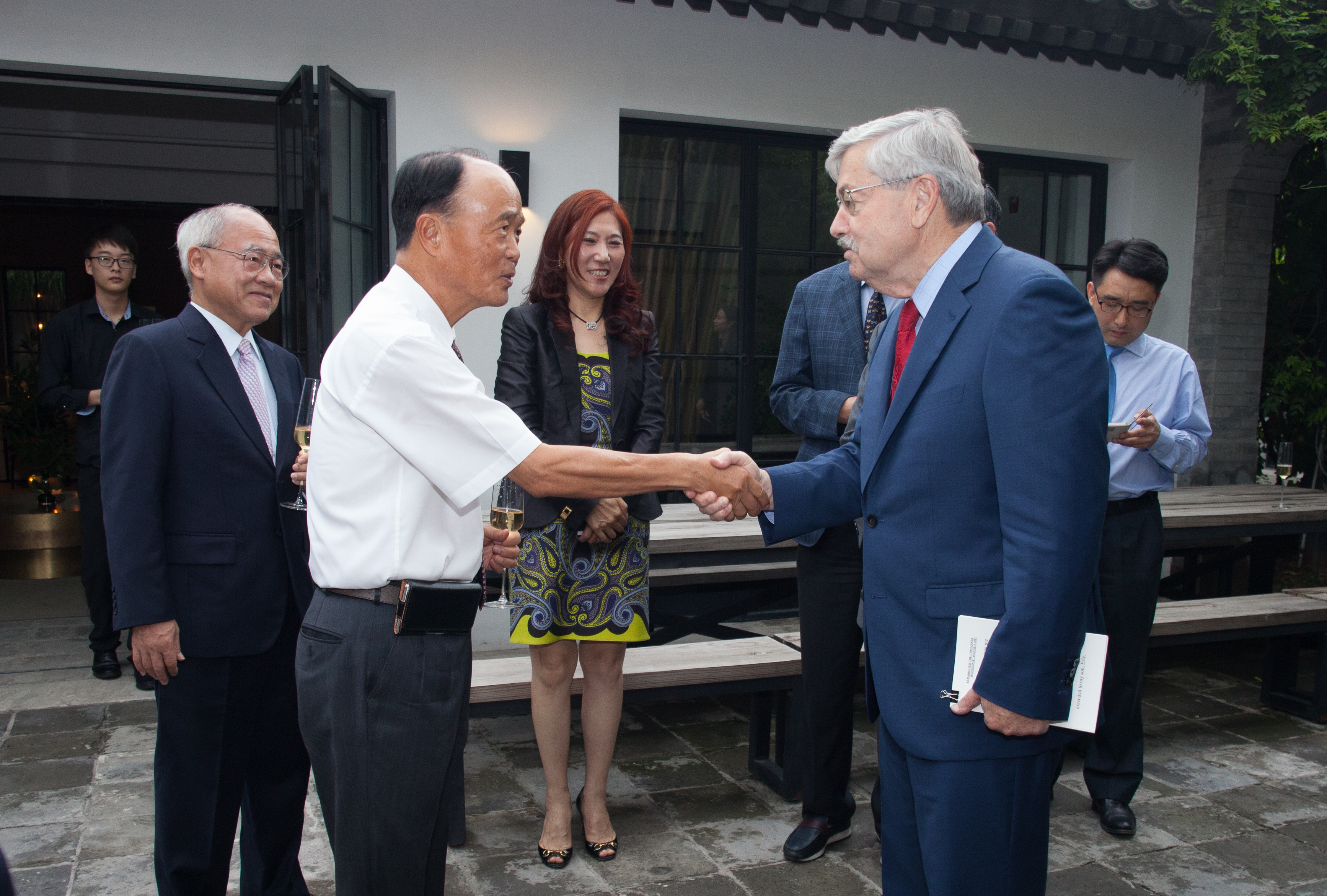 Carter Tseng and Ambassador Branstad shaking hands